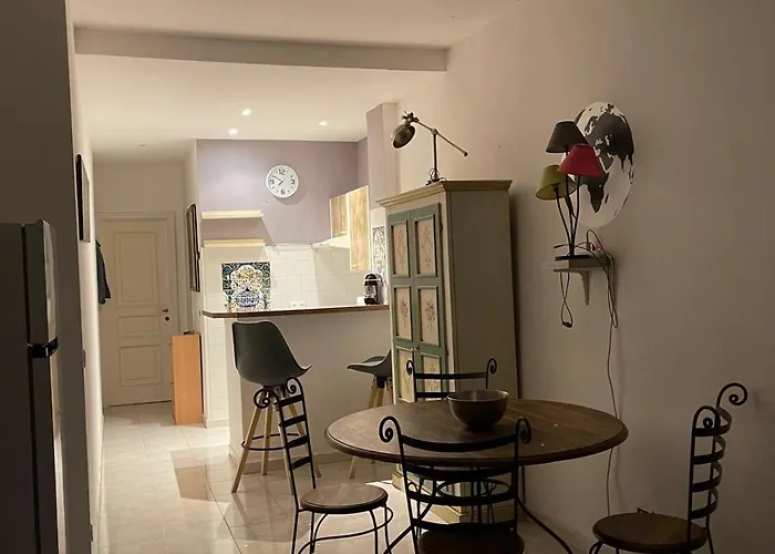 Deloye Fshh Apartment